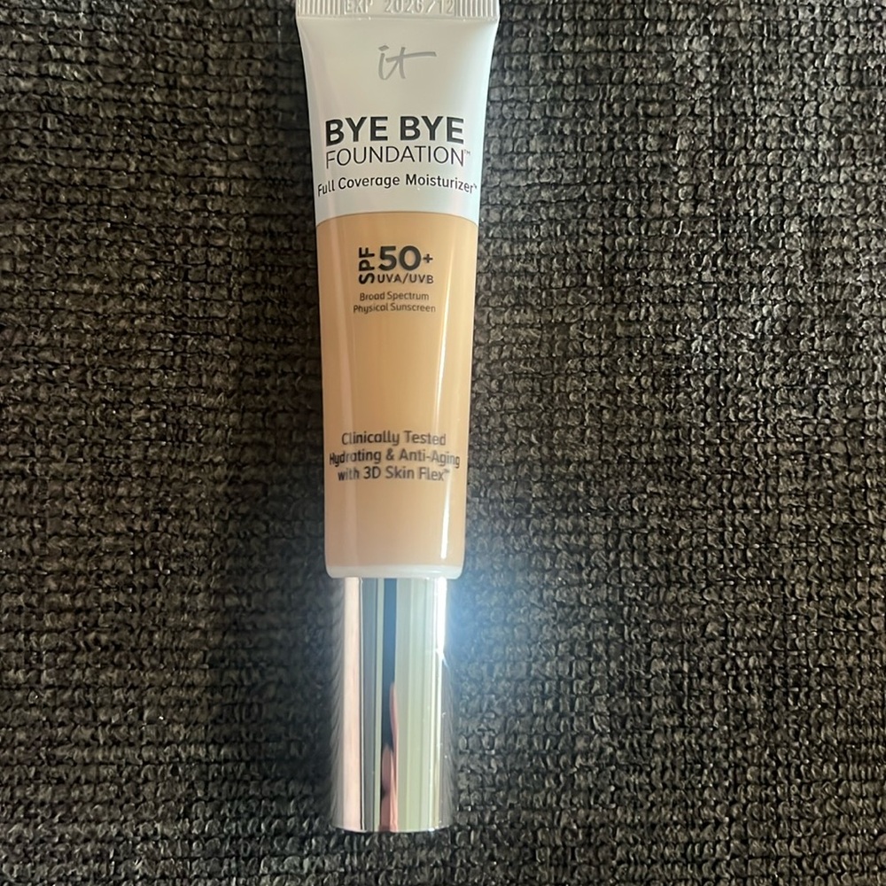 COPY - iT Cosmetics BYE BYE Foundation